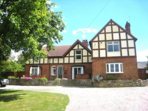 Arden Hill Farmhouse - Hot Tub, Snooker Table, Sleeps 16